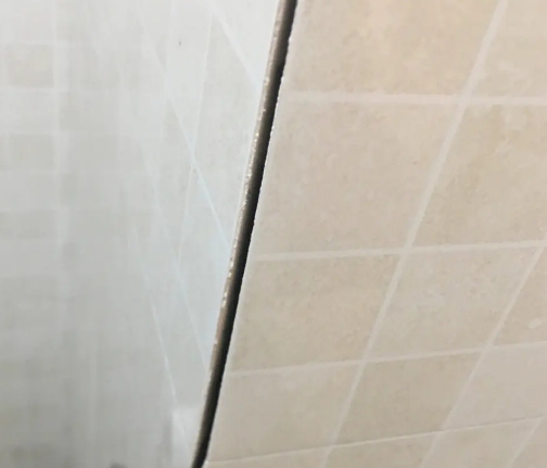 高县瓷砖空鼓维修公司分享阳台瓷砖脱落的修复过程可以分为以下几个步骤